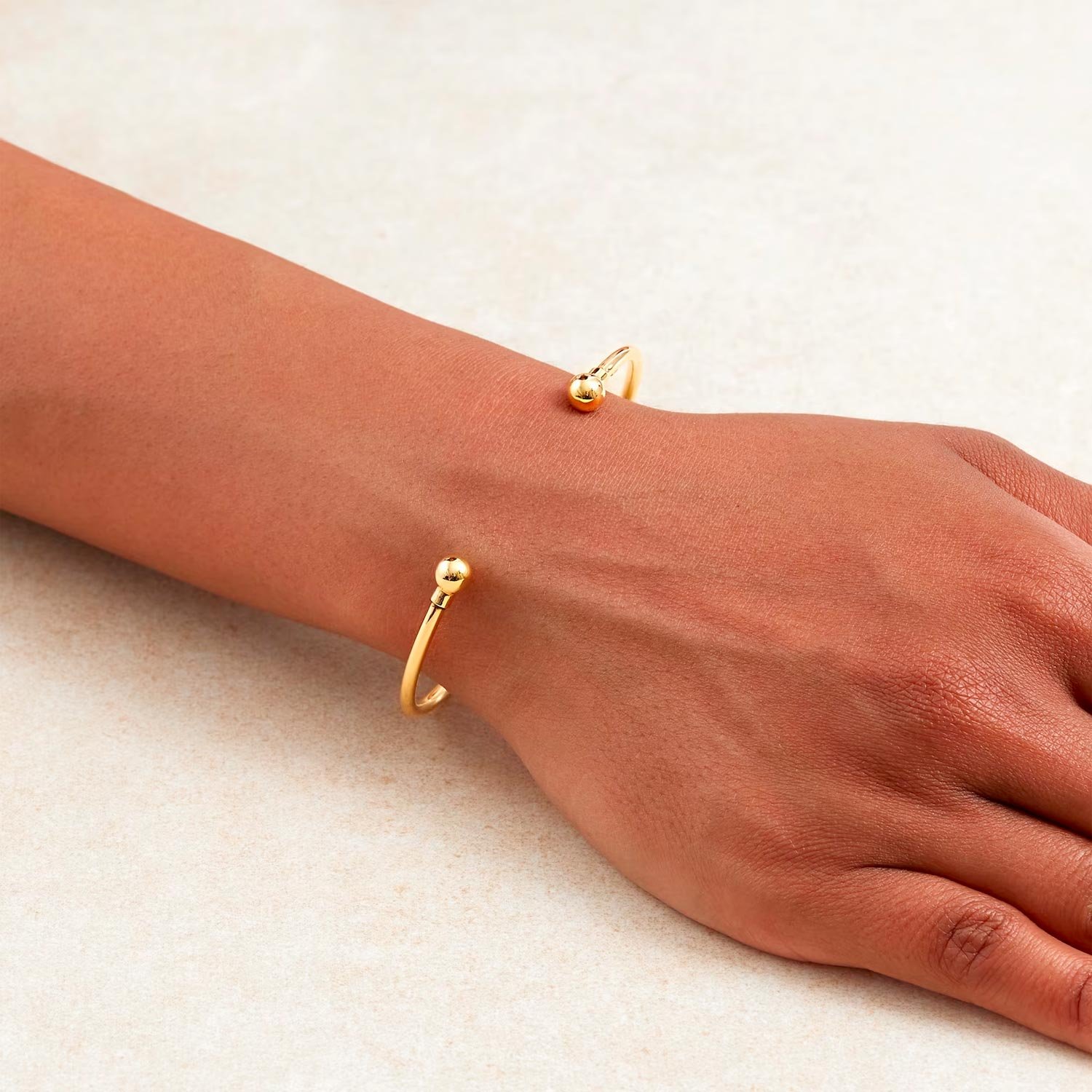 18ct Yellow Gold 2.5mm Tube Torque Bangle — изображение 2
